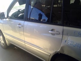 2004 TOYOTA HIGHLANDER, SILVER, LIMITED MODEL, 3.3L, AWD.   Z26449